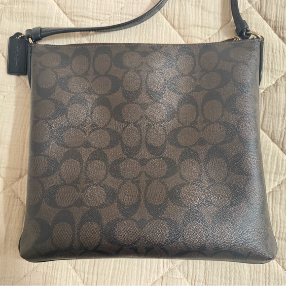✨COACH Crossbody✨ - Picture 4 of 6